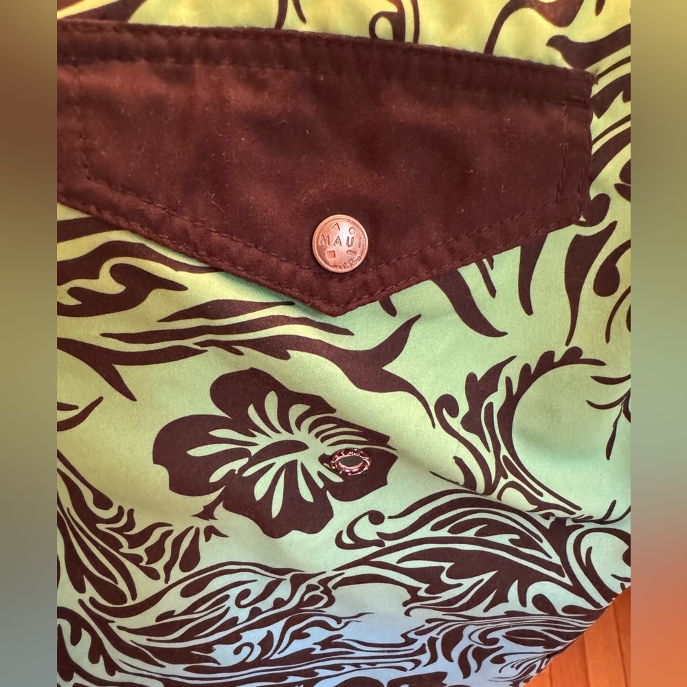 Maui and Sons size 36/L board shorts knee length. Multicolor & floral pattern. - Picture 5 of 8